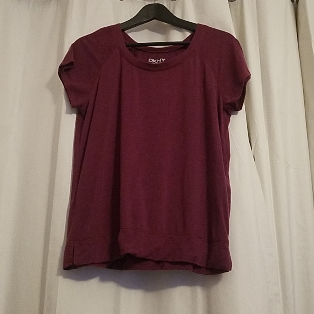 M DKNY Wine colored t-shirt